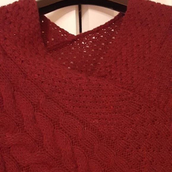 Kilronan Merino Wool V-Neck Poncho - Picture 2 of 3